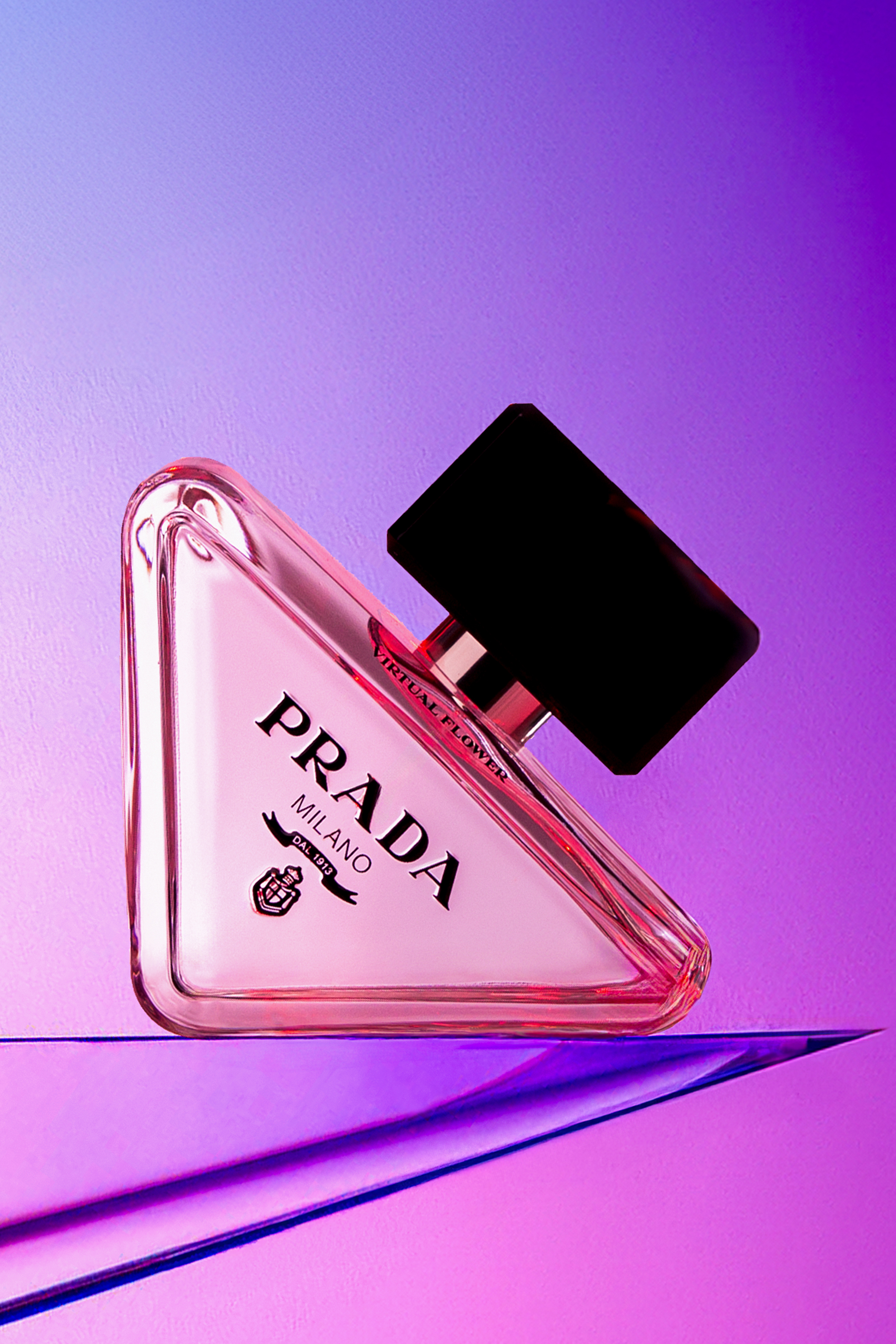 Prada – Produktfoto auf Glasfläche