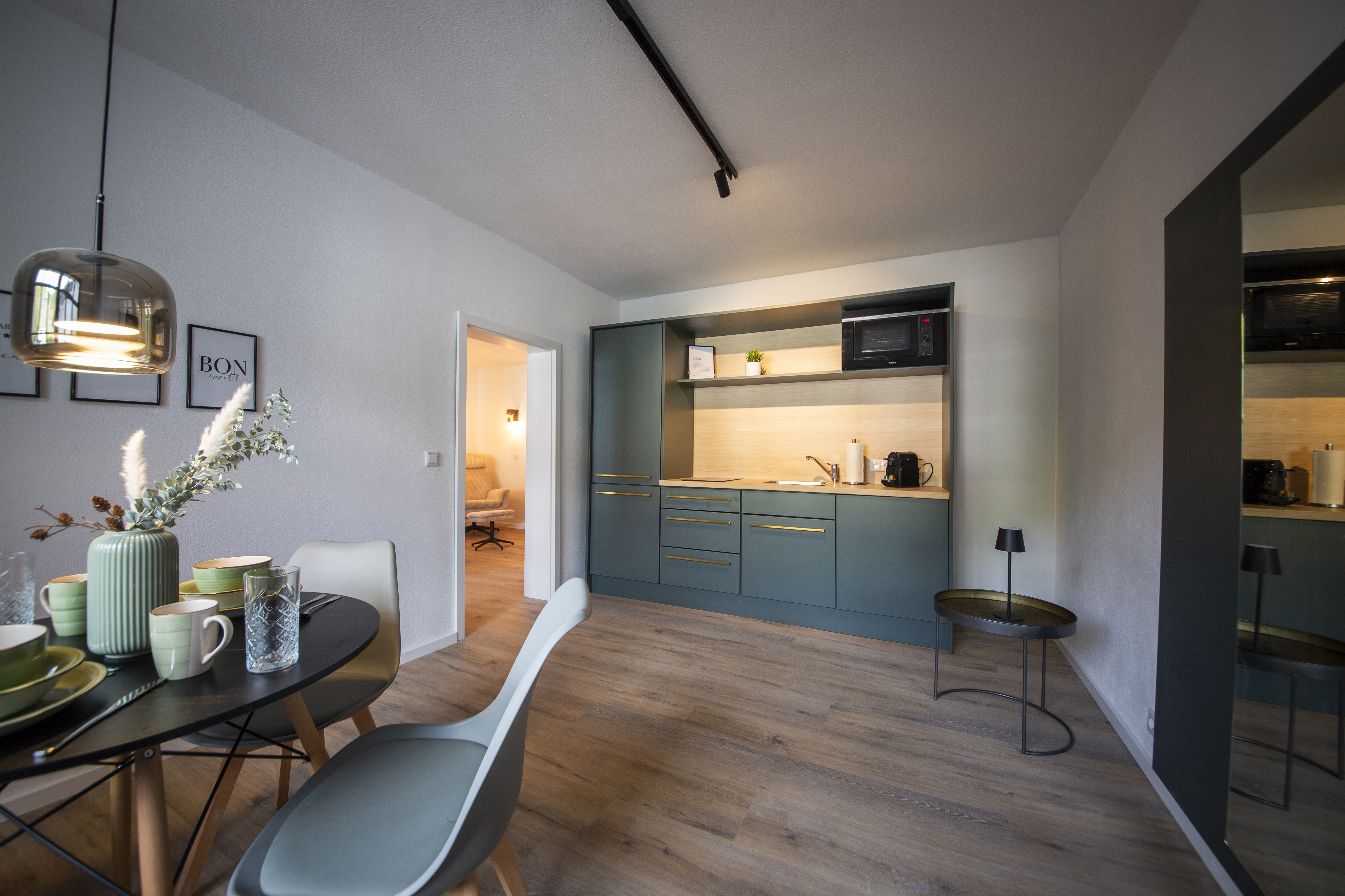 Interior – Küche mit Esstisch