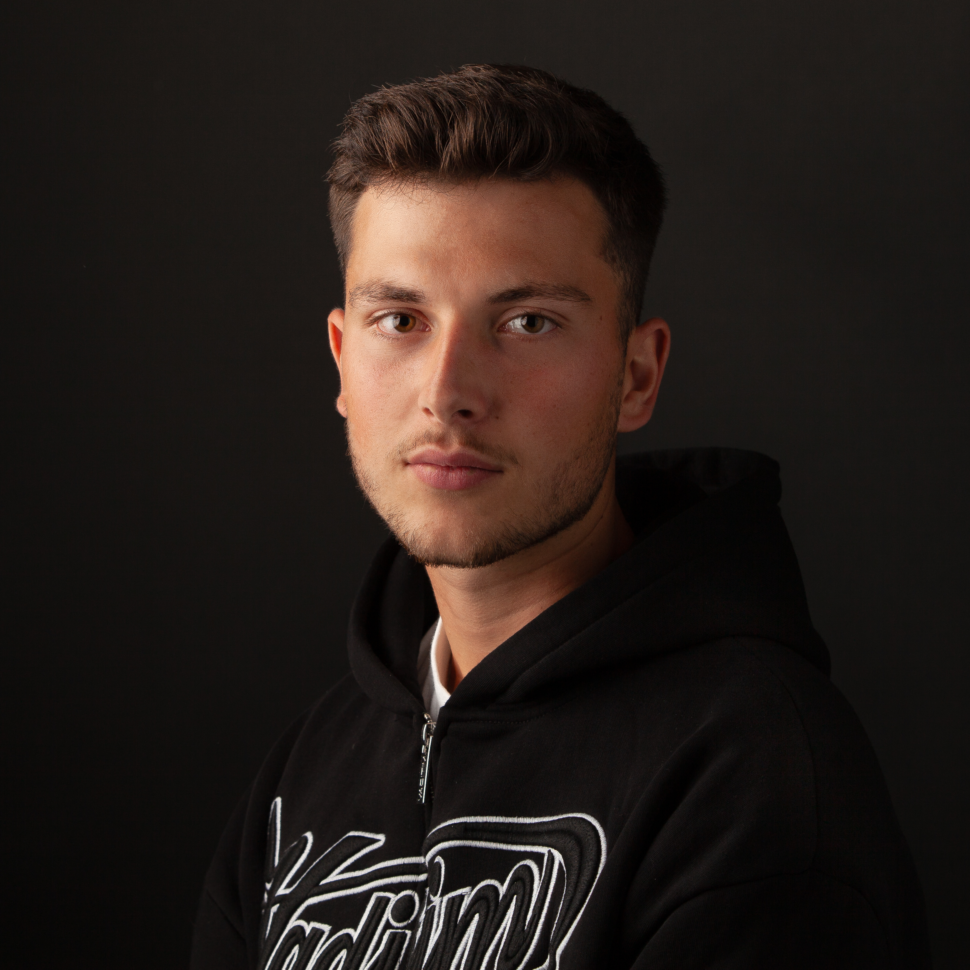 Porträt – Mann im Studio
