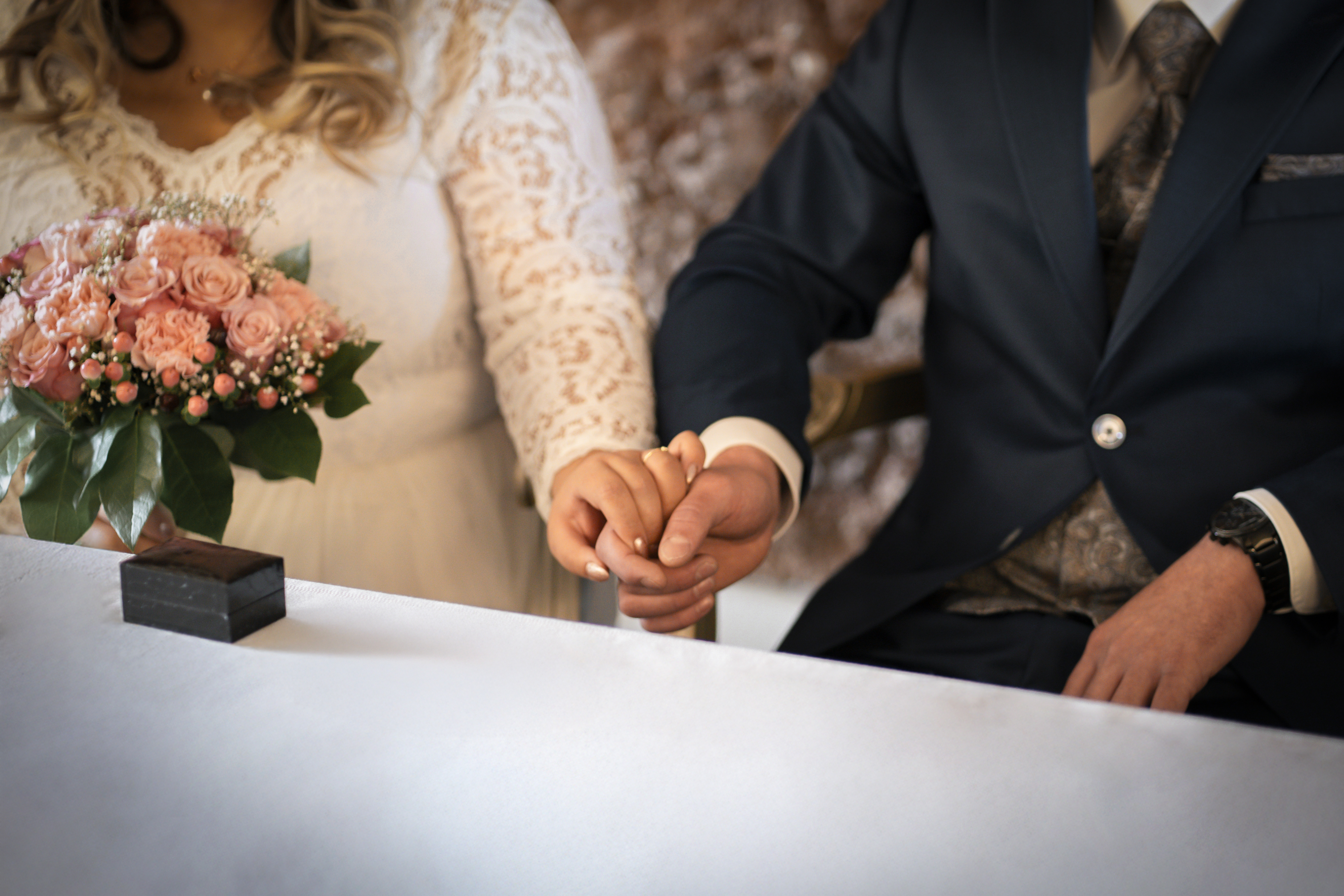 Hochzeit – Hände beim Ja-Wort