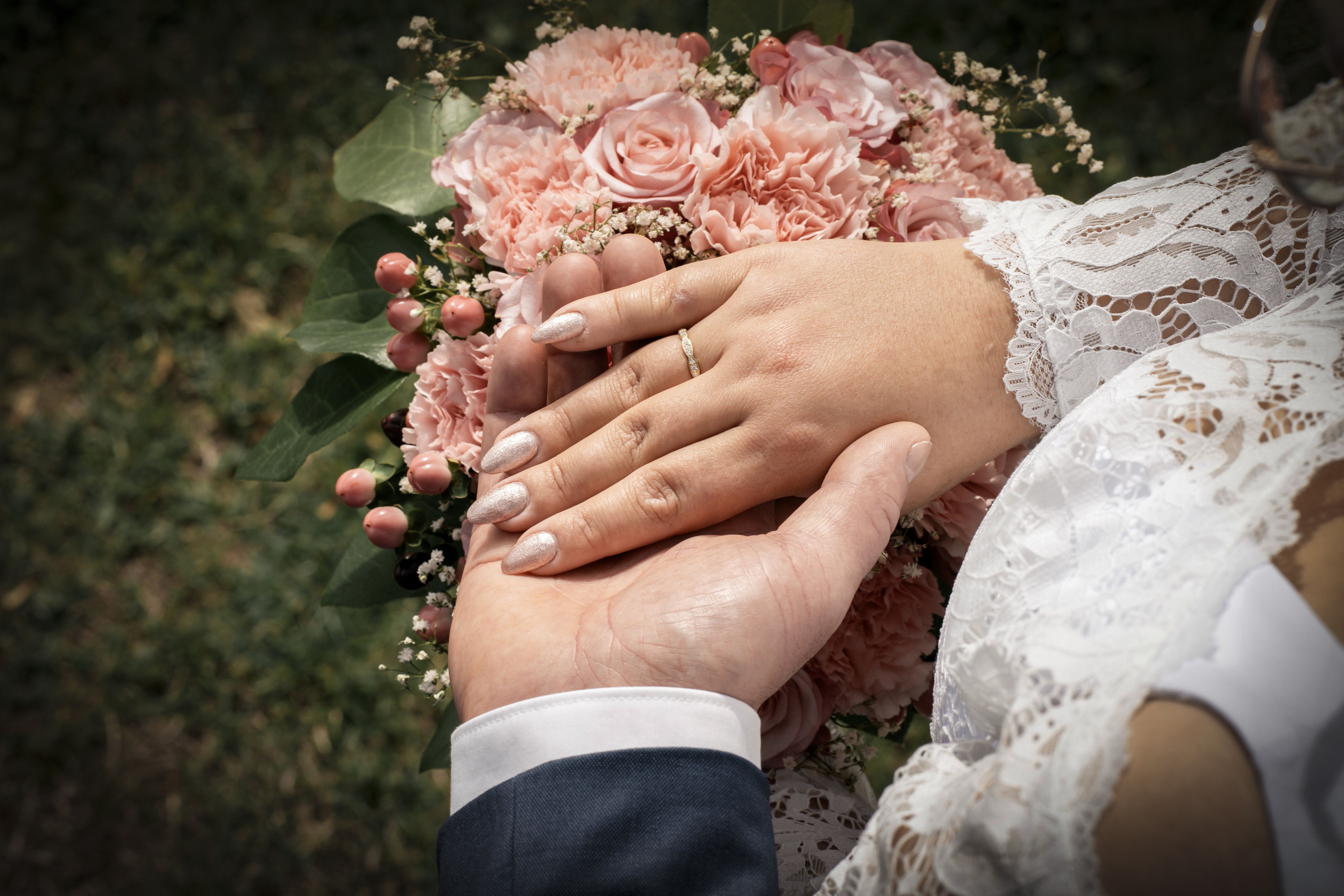 Hochzeit – Ehering und Bouquet